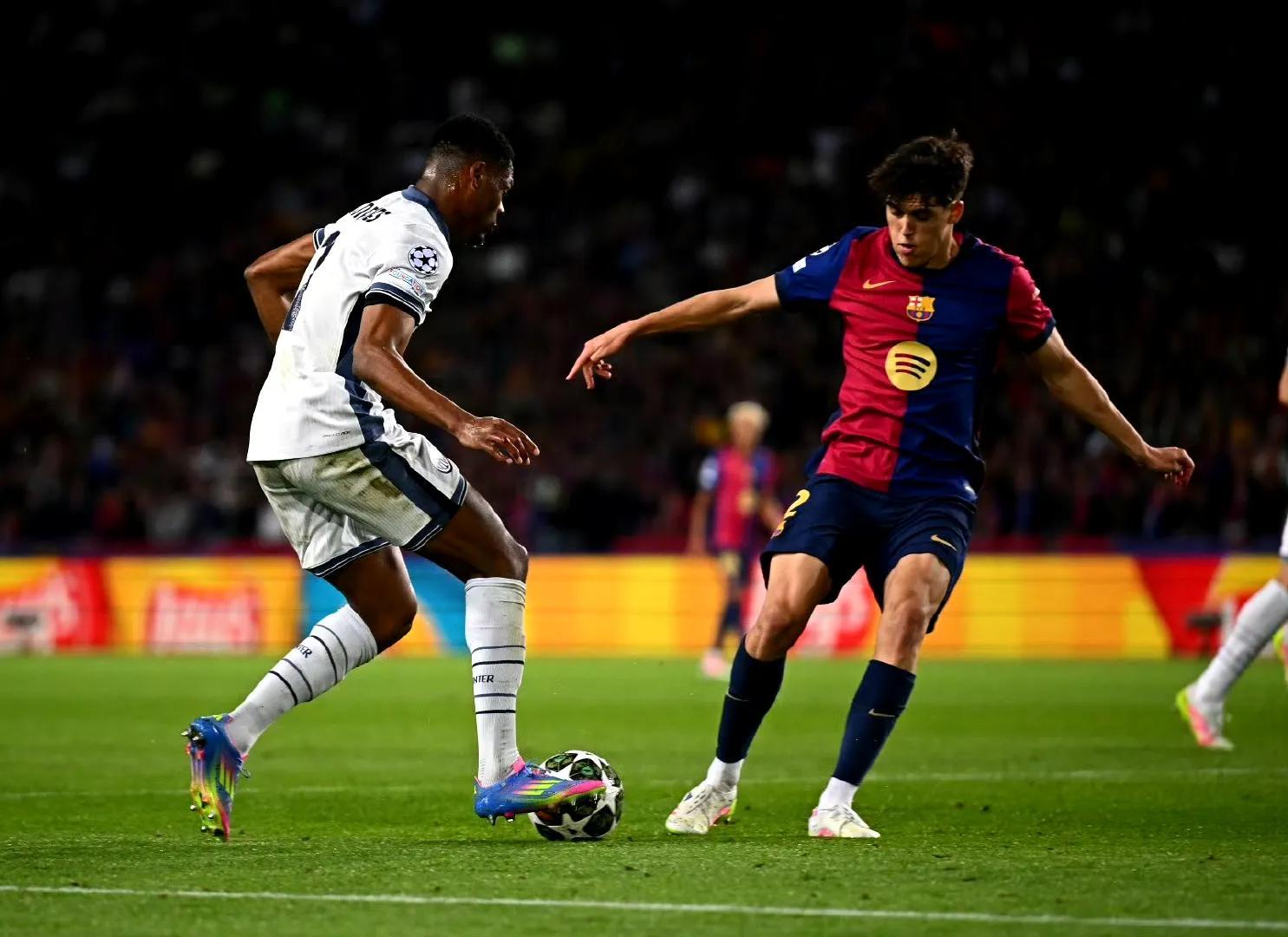 lol中国总决赛-包含赛前AC米兰备战全明星赛,绝杀压哨细节曝光,赛场秩序良好,临场指挥获称赞的词条